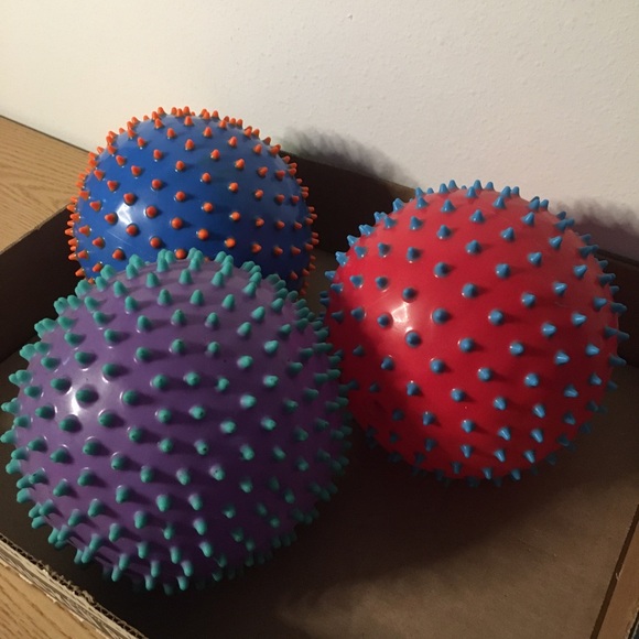 New Bundle Of 3 Boys/Girls Spiked Balls Purple Blue Pink backyard beach🏖 pool - Picture 9 of 9